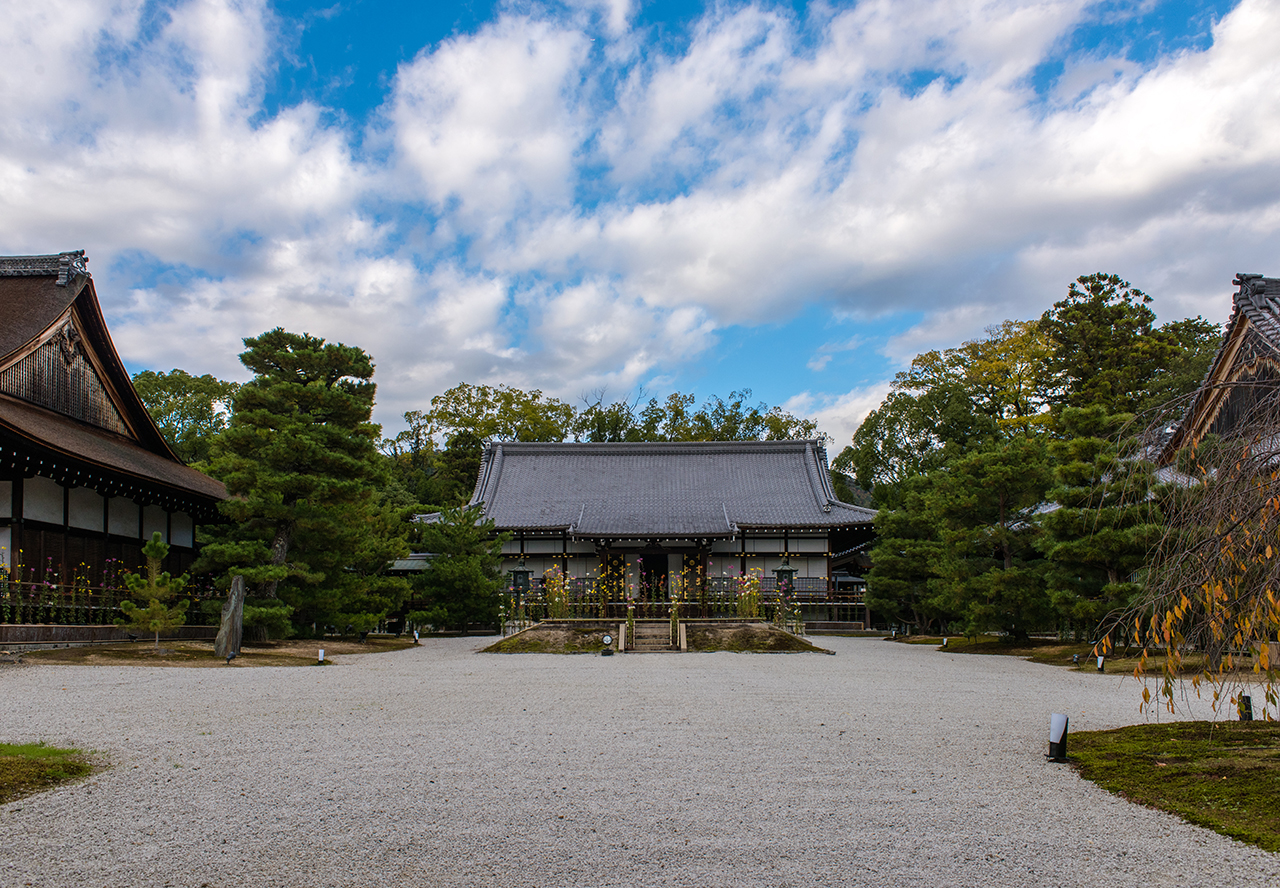 白砂庭園・石舞台